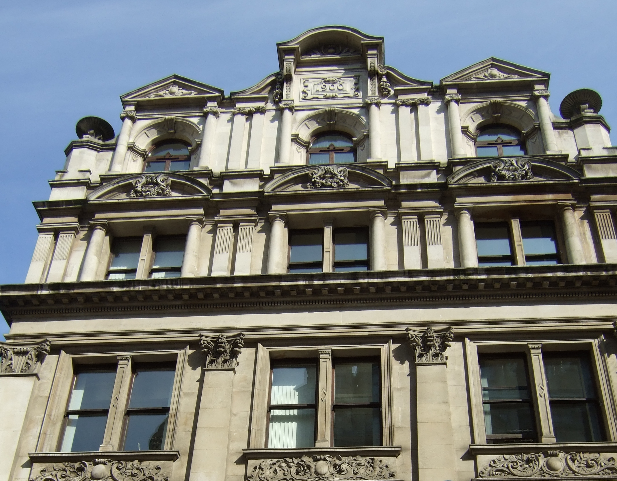 Upper storeys of Fenchurch Street aspect showing more eclcticist detailing
